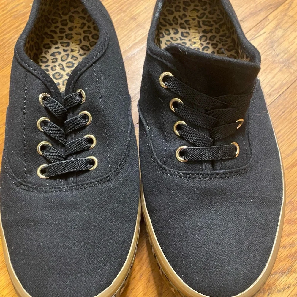 Old Navy kids sneakers - size 3 - Picture 2 of 4